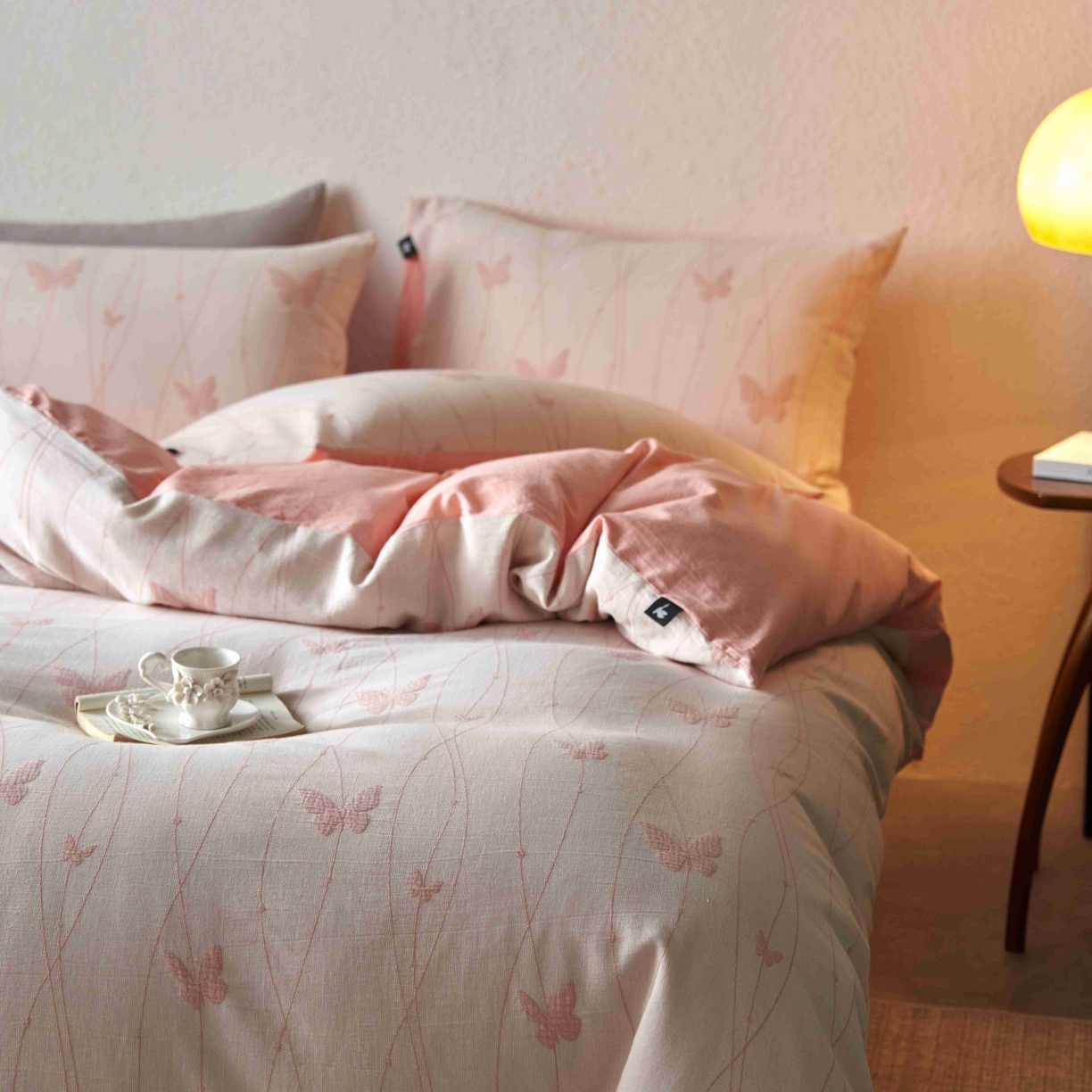 91家纺网 家纺一手货源 找家纺 安莱生活 2025新款60s双层纱色织大提花蝶舞翩翩四件套系列 蝶舞翩翩-嫩粉