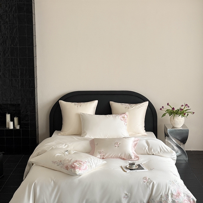 91家纺网 家纺一手货源 找家纺 鹿班家居 2025春夏款100S长绒棉精密刺绣-甜郁季风【标准会员-20元】 甜郁季风-白色