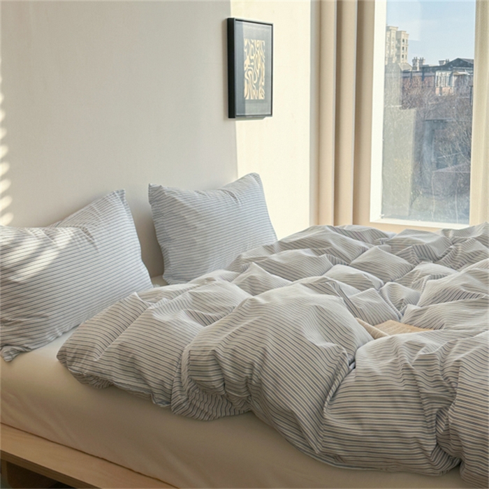 91家纺网 家纺一手货源 找家纺 金丝鸟家纺 2025新款全棉斜纹印花条纹系列四件套及单品 清澈