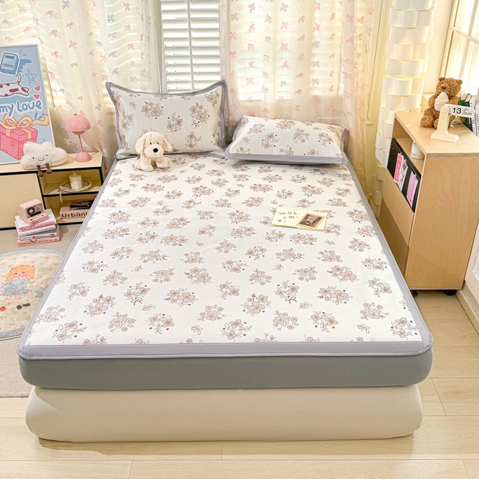 91家纺网 家纺一手货源 找家纺 2025新款小清新数码印花床笠款冰藤席 床笠繁花似锦