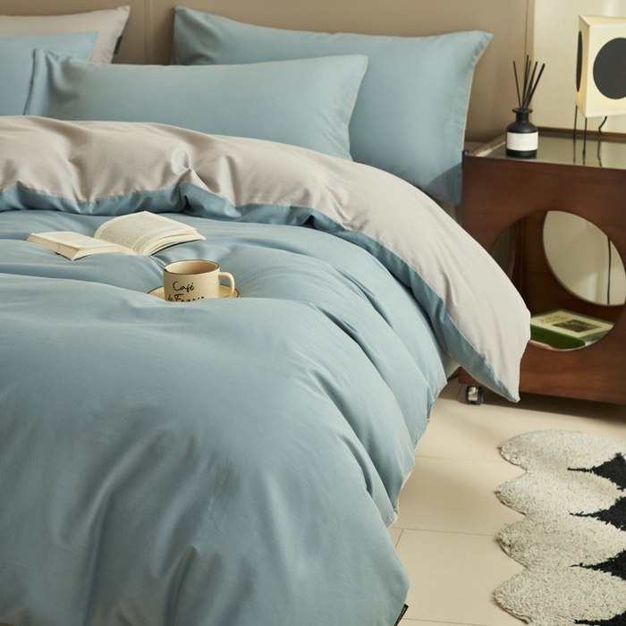 91家纺网 家纺一手货源 找家纺 2025新款全棉13372水洗棉双拼四件套（影棚暗光） 安然蓝+毛毯灰