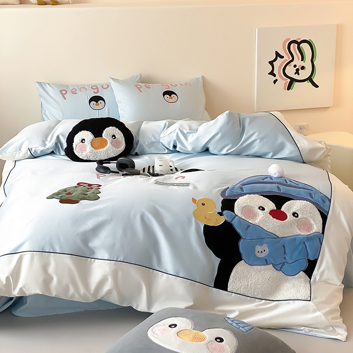 91家纺网 家纺一手货源 找家纺 （总）星野 2025春夏新品澳棉贴布绣四件套-企鹅探险家