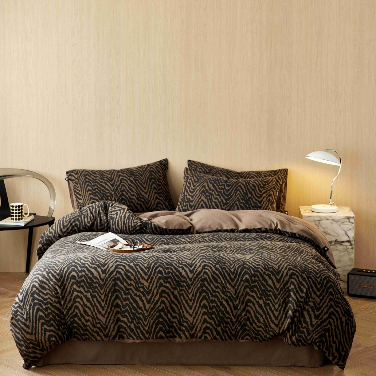 91家纺网 家纺一手货源 找家纺 安莱生活 2025年全棉色织人字纹提花三系列四件套 尤里-黑