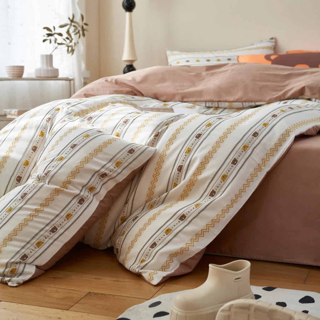 91家纺网 家纺一手货源 找家纺 金丝鸟家纺 2025新款专版全棉三层纱提花四件套波纹小熊系列 波纹小熊桔