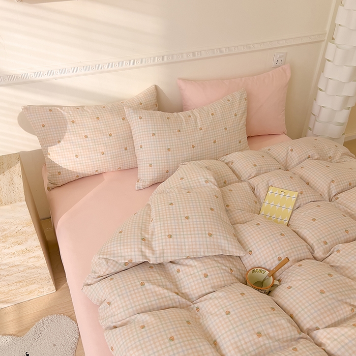 91家纺网 家纺一手货源 找家纺 DoDo 兜兜 2026新款全棉双层纱印花四件套（可定做尺寸） 格子草莓