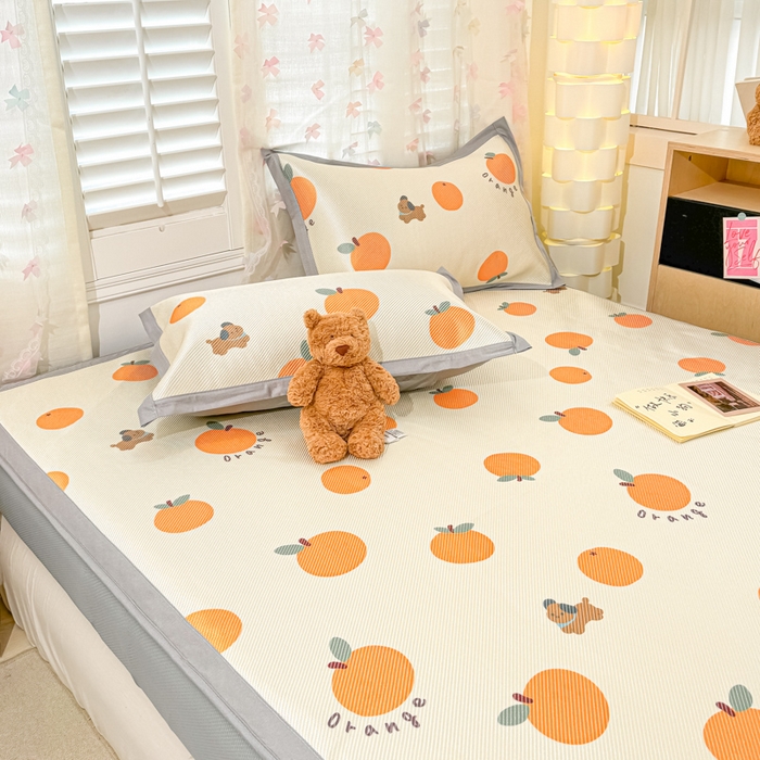 91家纺网 家纺一手货源 找家纺 2025新款小清新数码印花床笠款冰藤席 床笠橘柚