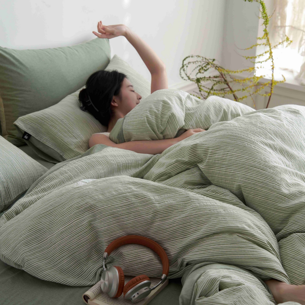 91家纺网 家纺一手货源 找家纺 安莱生活 2025新款60s色织大提花秘境条纹四件套系列 绿白混条