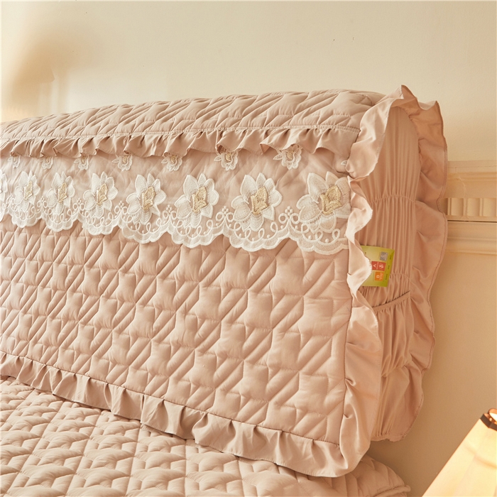 91家纺网 家纺一手货源 找家纺 十个点家纺 2025新款千鸟格磨毛绗缝夹棉纯色花边床头罩 经典浅驼