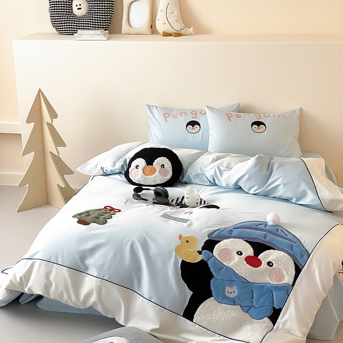 91家纺网 家纺一手货源 找家纺 （总）星野 2025春夏新品澳棉贴布绣四件套-企鹅探险家