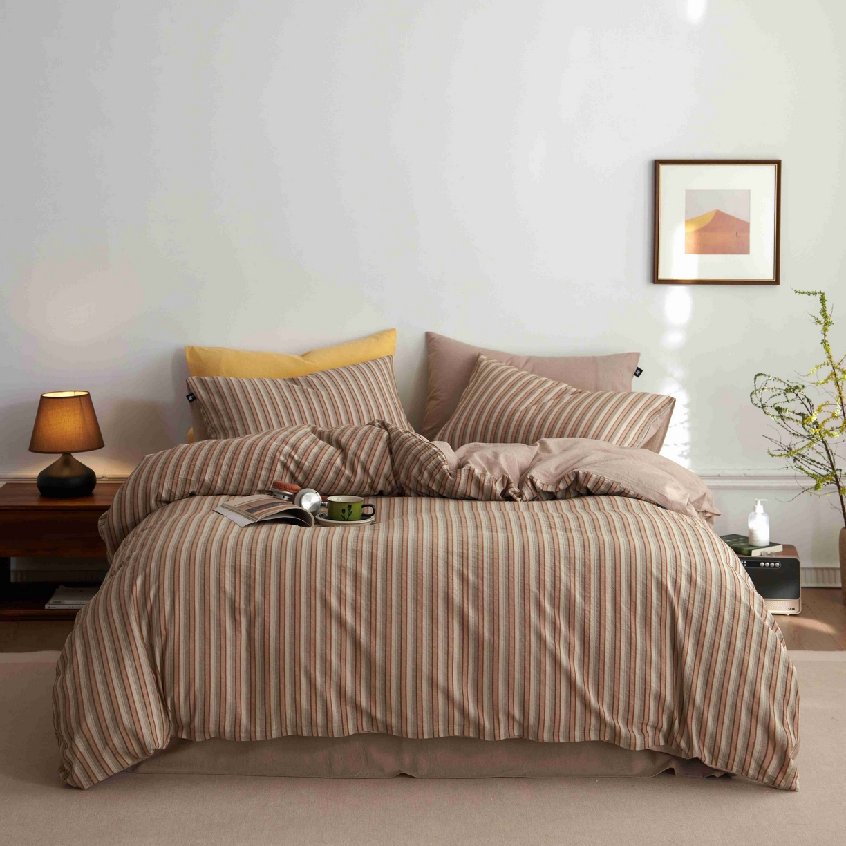 91家纺网 家纺一手货源 找家纺 安莱生活 2025新款60s色织大提花秘境条纹四件套系列 卡其宽条