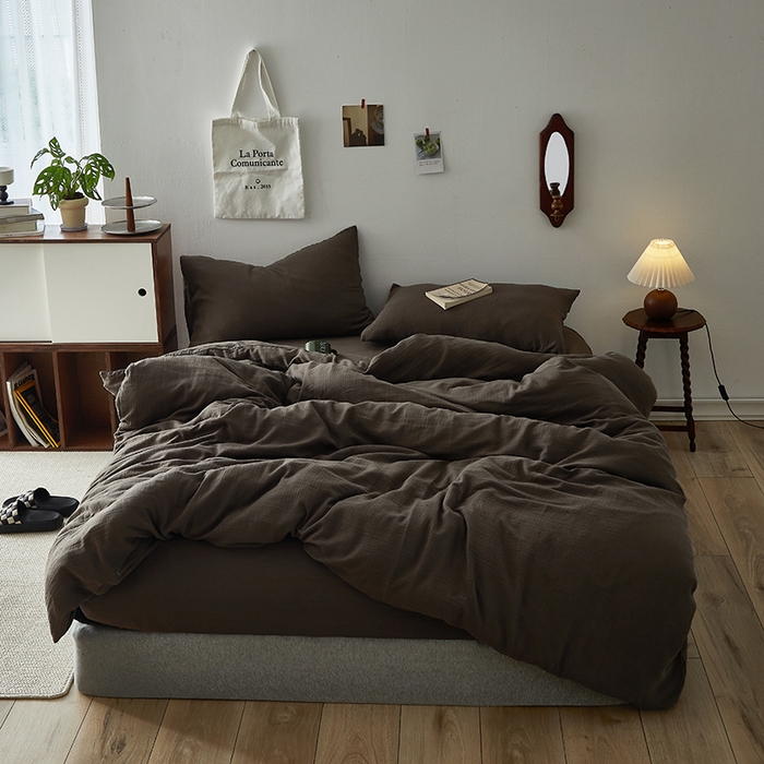 91家纺网 家纺一手货源 找家纺 水洗的故事 2025新款全棉A类皱皱纱纯色混搭四件套 巧棕