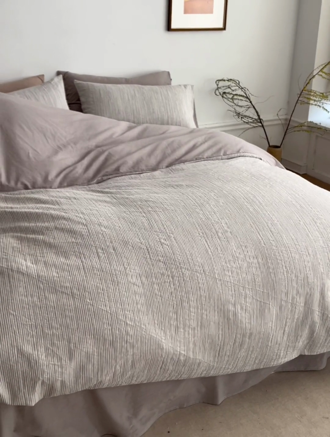 91家纺网 家纺一手货源 找家纺 安莱生活 2025新款60s色织大提花秘境条纹四件套系列 银灰混条