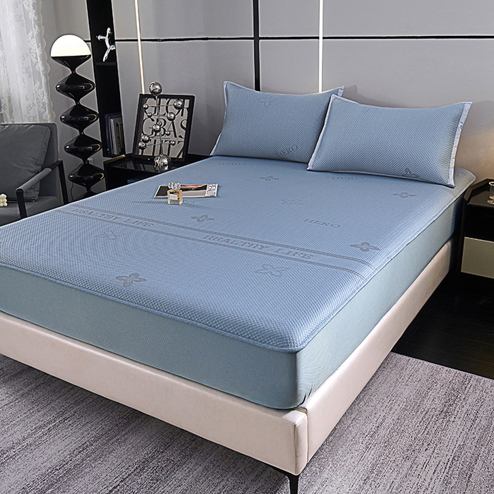 91家纺网 家纺一手货源 找家纺 青雅席业 2025年新款7A抗菌母婴级纯乙纶PE刺绣凉感丝豆豆席床笠款 四叶花-蓝