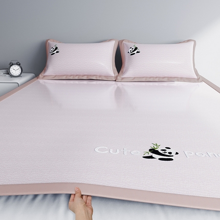 91家纺网 家纺一手货源 找家纺 （总）阿牛席业 2025新款自然凉感可爱卡通刺绣简约凉席-小冰熊系列