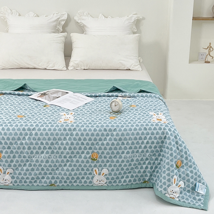 91家纺网 家纺一手货源 找家纺 诗雅纺织 2025新款超柔水洗棉夏凉被空调被 绿色小兔