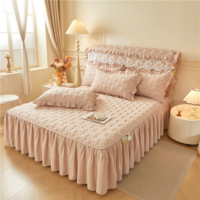 91家纺网 家纺一手货源 找家纺 十个点家纺 2025新款千鸟格磨毛绗缝夹棉纯色花边床裙三件套 经典浅驼