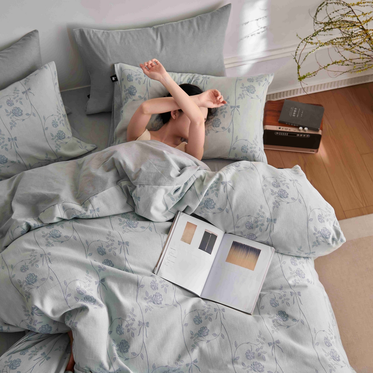 91家纺网 家纺一手货源 找家纺 安莱生活 2025新款60s双层纱色织大提花枝上玫瑰四件套系列 枝上玫瑰-浅蓝