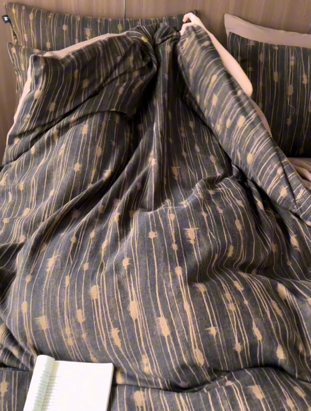 91家纺网 家纺一手货源 找家纺 安莱生活 2025年全棉色织人字纹提花三系列四件套 米兰迪-黑