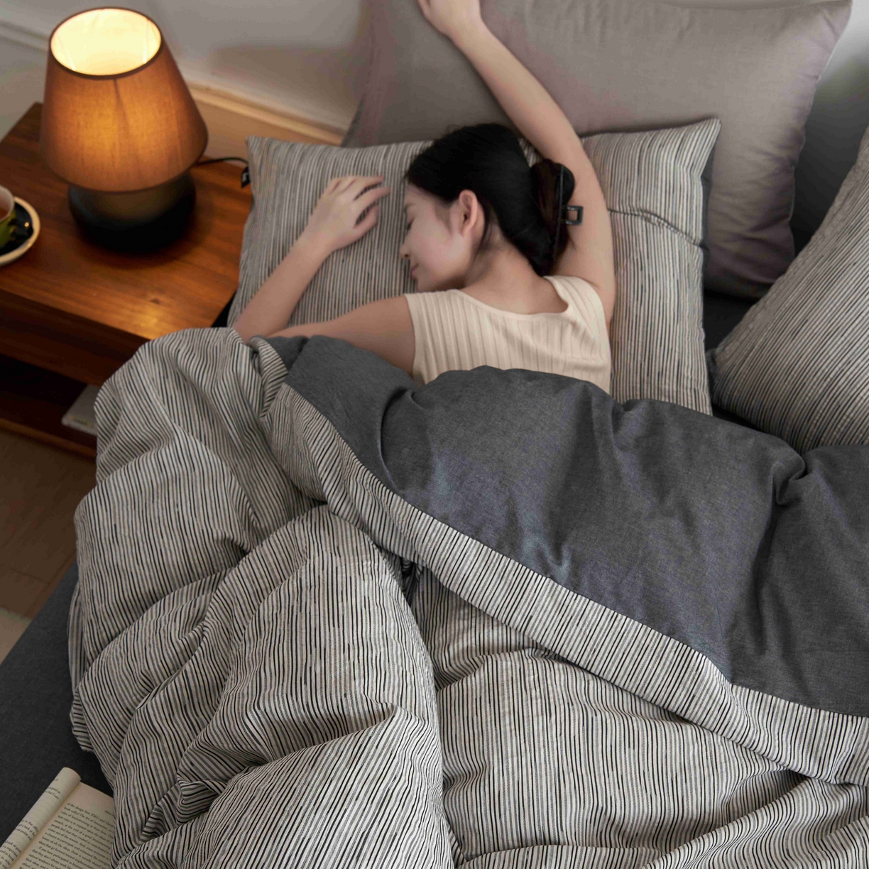 91家纺网 家纺一手货源 找家纺 （总）安莱生活 2025新款60s色织大提花秘境条纹四件套系列