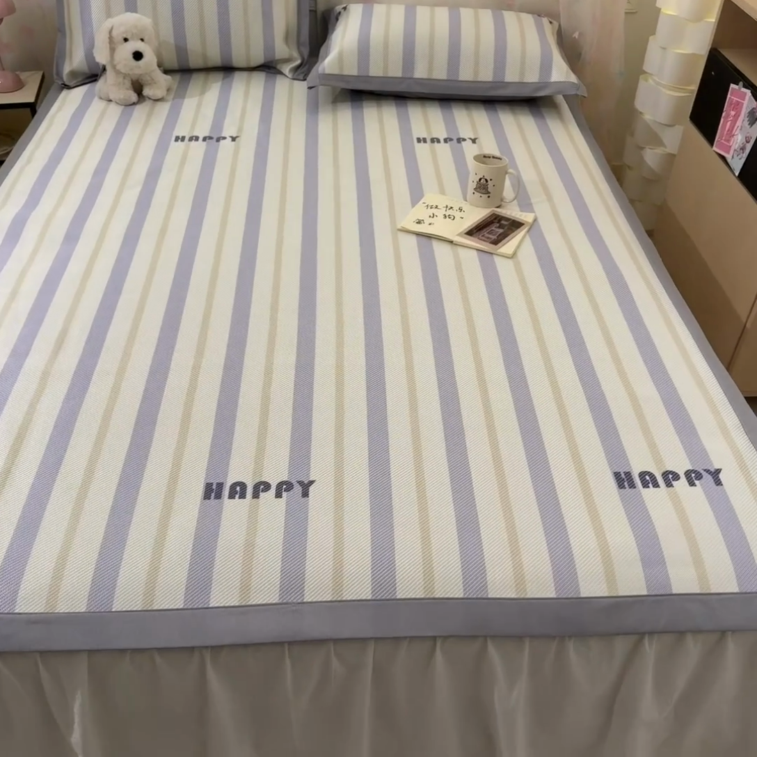 91家纺网 家纺一手货源 找家纺 2025新款小清新数码印花床笠款冰藤席 床笠放肆旋律