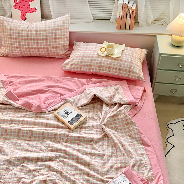 91家纺网 家纺一手货源 找家纺 水洗的故事 2025新款全棉色织水洗棉棉花夏被被子被芯 桃夭粉格