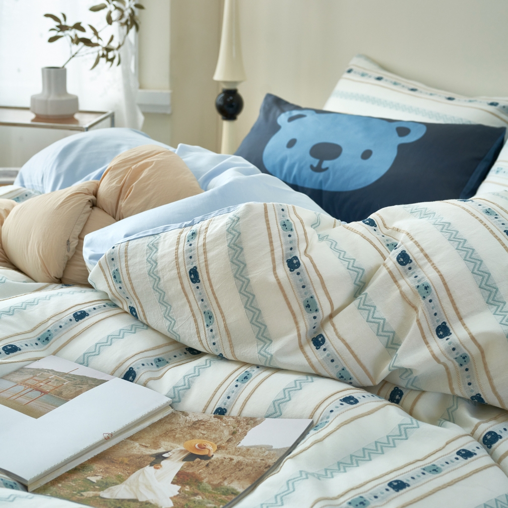 91家纺网 家纺一手货源 找家纺 金丝鸟家纺 2025新款专版全棉三层纱提花四件套波纹小熊系列 波纹小熊兰