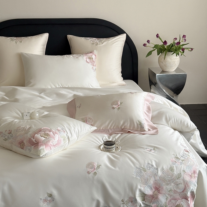 91家纺网 家纺一手货源 找家纺 鹿班家居 2025春夏款100S长绒棉精密刺绣-甜郁季风【标准会员-20元】 甜郁季风-白色