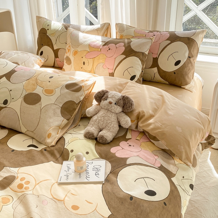 91家纺网 家纺一手货源 找家纺 宜家坊 2025早春新品全棉纯棉喷气13070小清新印花纯棉四件套-风格二 熊熊总动员