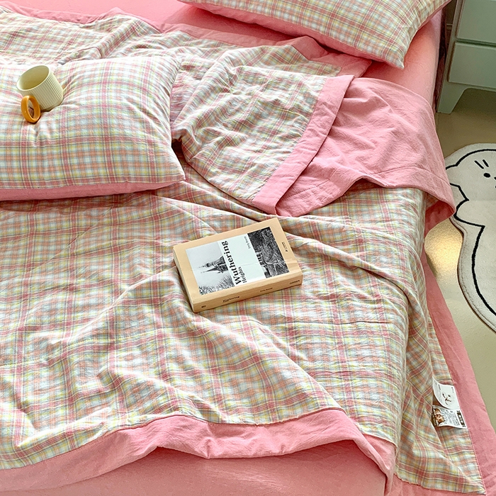 91家纺网 家纺一手货源 找家纺 水洗的故事 2025新款全棉色织水洗棉棉花夏被被子被芯 桃夭粉格