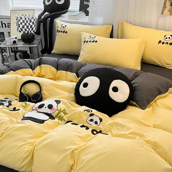 91家纺网 家纺一手货源 找家纺 沐慕 2025新款简约亲肤毛巾绣四件套 幸运熊猫-黄色