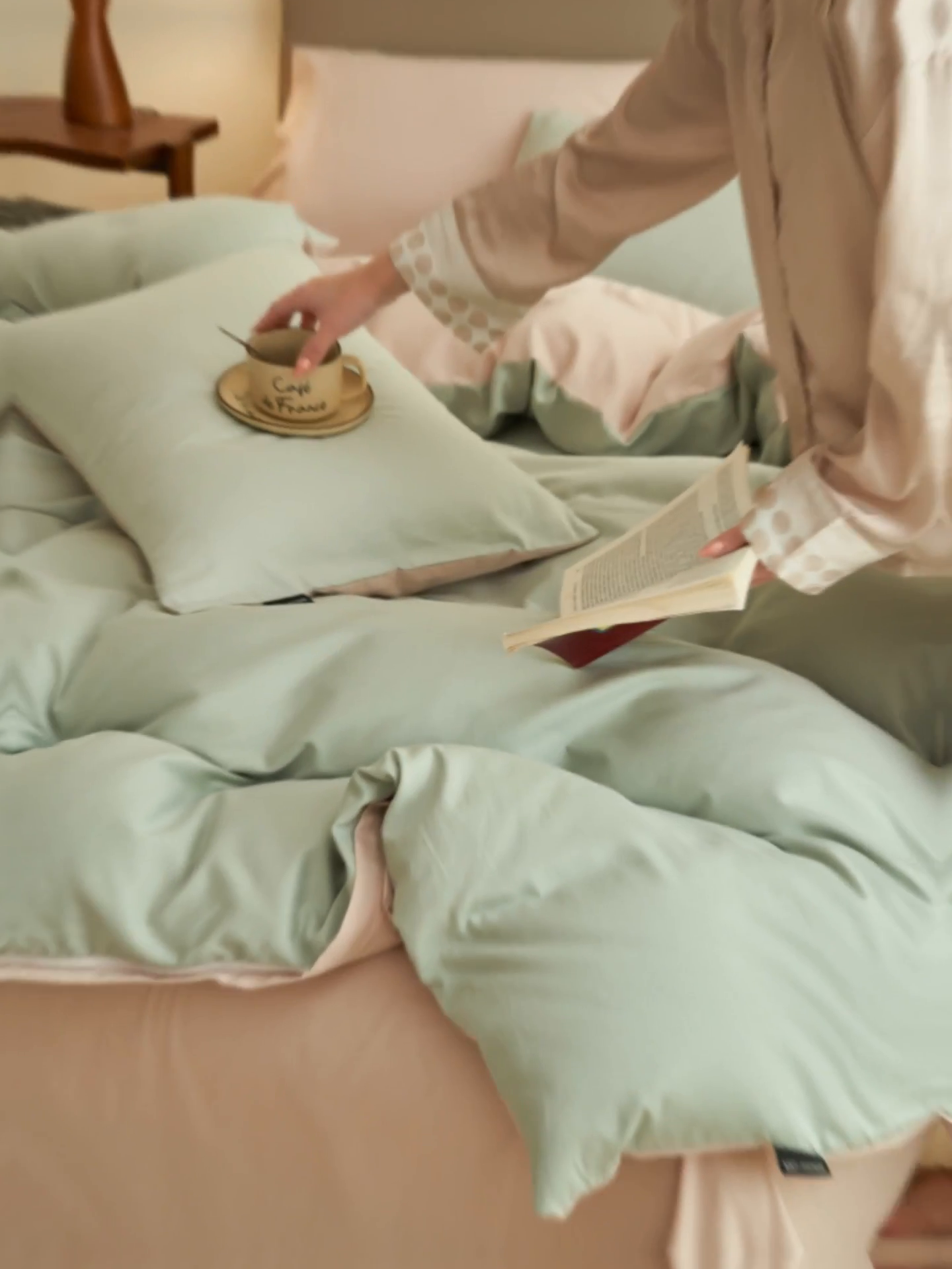 91家纺网 家纺一手货源 找家纺 2025新款全棉13372水洗棉双拼四件套（影棚亮光） 春风十里+浮生一梦