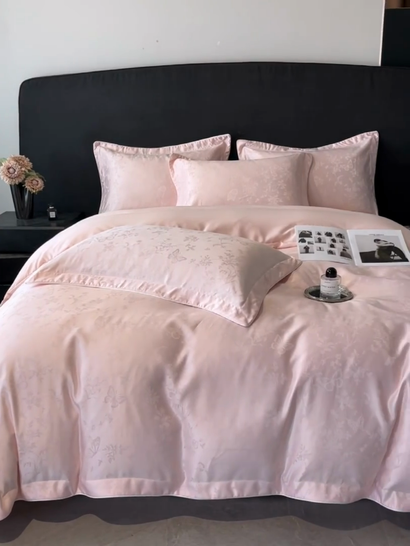 91家纺网 家纺一手货源 找家纺 米彩家纺 2025新款A类水洗真丝天丝提花四件套 雾中花影珍珠粉