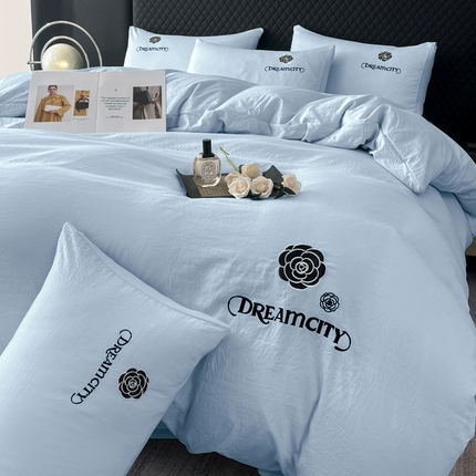 91家纺网 家纺一手货源 找家纺 麒东家纺 2025新款刺绣水洗棉四件套山茶花系列 蓝色