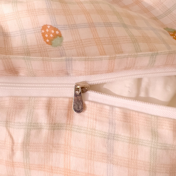 91家纺网 家纺一手货源 找家纺 DoDo 兜兜 2026新款全棉双层纱印花单枕套（可定做尺寸） 格子草莓