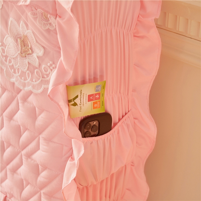 91家纺网 家纺一手货源 找家纺 十个点家纺 2025新款千鸟格磨毛绗缝夹棉纯色花边床头罩 经典玉粉