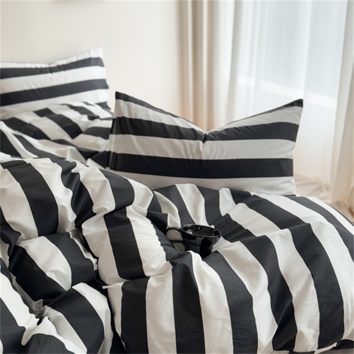 91家纺网 家纺一手货源 找家纺 金丝鸟家纺 2025新款全棉斜纹印花条纹系列四件套及单品 黑白世界