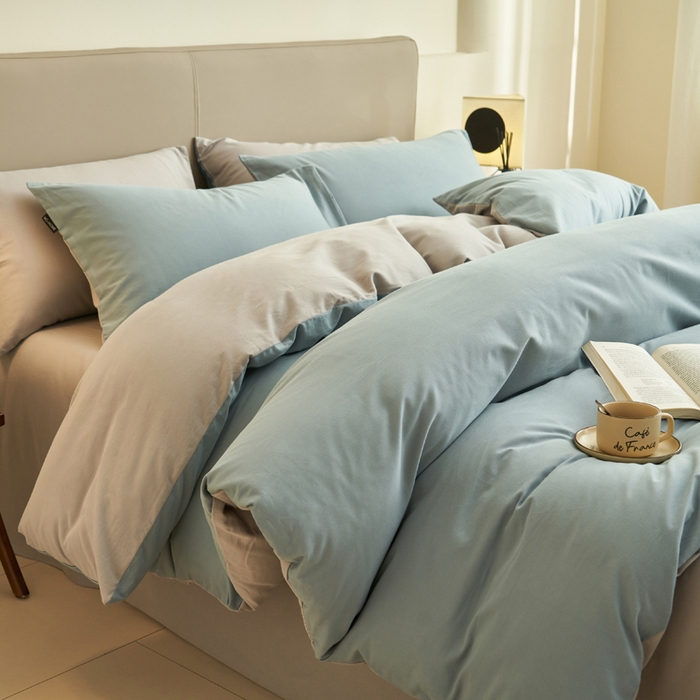 91家纺网 家纺一手货源 找家纺 2025新款全棉13372水洗棉双拼四件套（影棚亮光） 安然蓝+毛毯灰