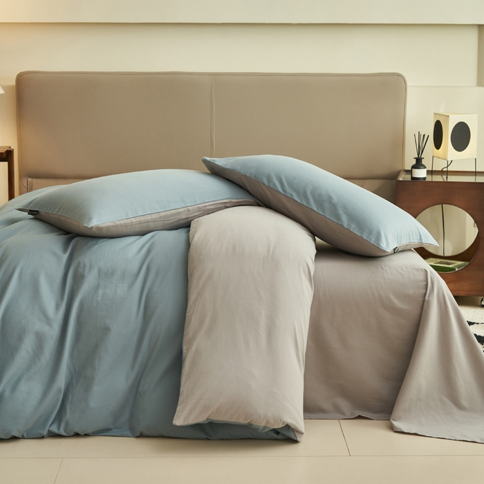 91家纺网 家纺一手货源 找家纺 2025新款全棉13372水洗棉双拼四件套（影棚暗光） 安然蓝+毛毯灰