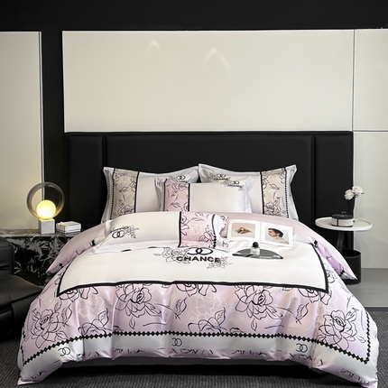 91家纺网 家纺一手货源 找家纺 博纳家纺 2025新款纯棉数码绣花四件套-简爱 简爱-粉紫色