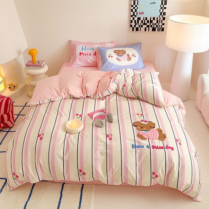 典曼家纺 2025新款13372印花毛巾绣四件套 樱桃小狗