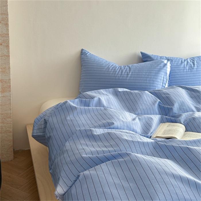 91家纺网 家纺一手货源 找家纺 金丝鸟家纺 2025新款全棉斜纹印花条纹系列四件套及单品 西冷蓝