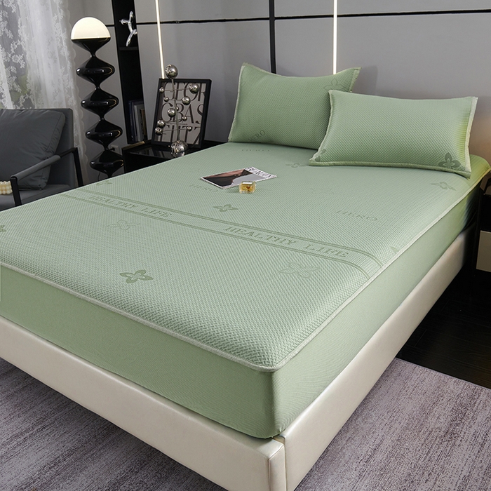 91家纺网 家纺一手货源 找家纺 青雅席业 2025年新款7A抗菌母婴级纯乙纶PE刺绣凉感丝豆豆席床笠款 四叶花-水绿