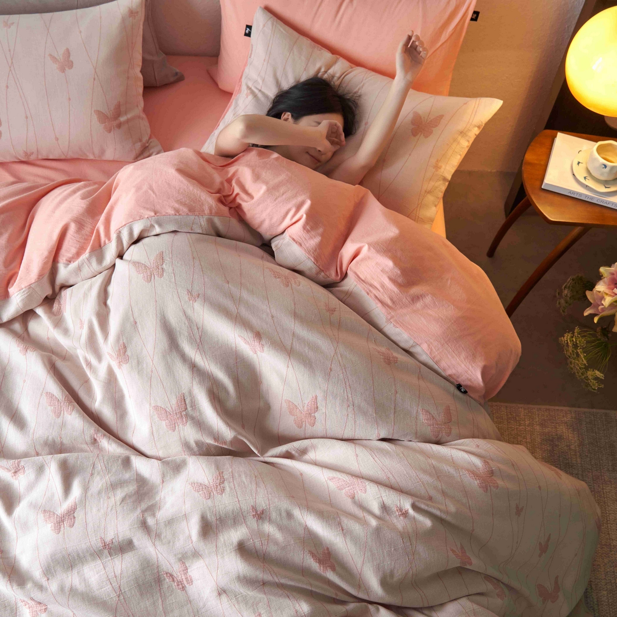 91家纺网 家纺一手货源 找家纺 安莱生活 2025新款60s双层纱色织大提花蝶舞翩翩四件套系列 蝶舞翩翩-嫩粉