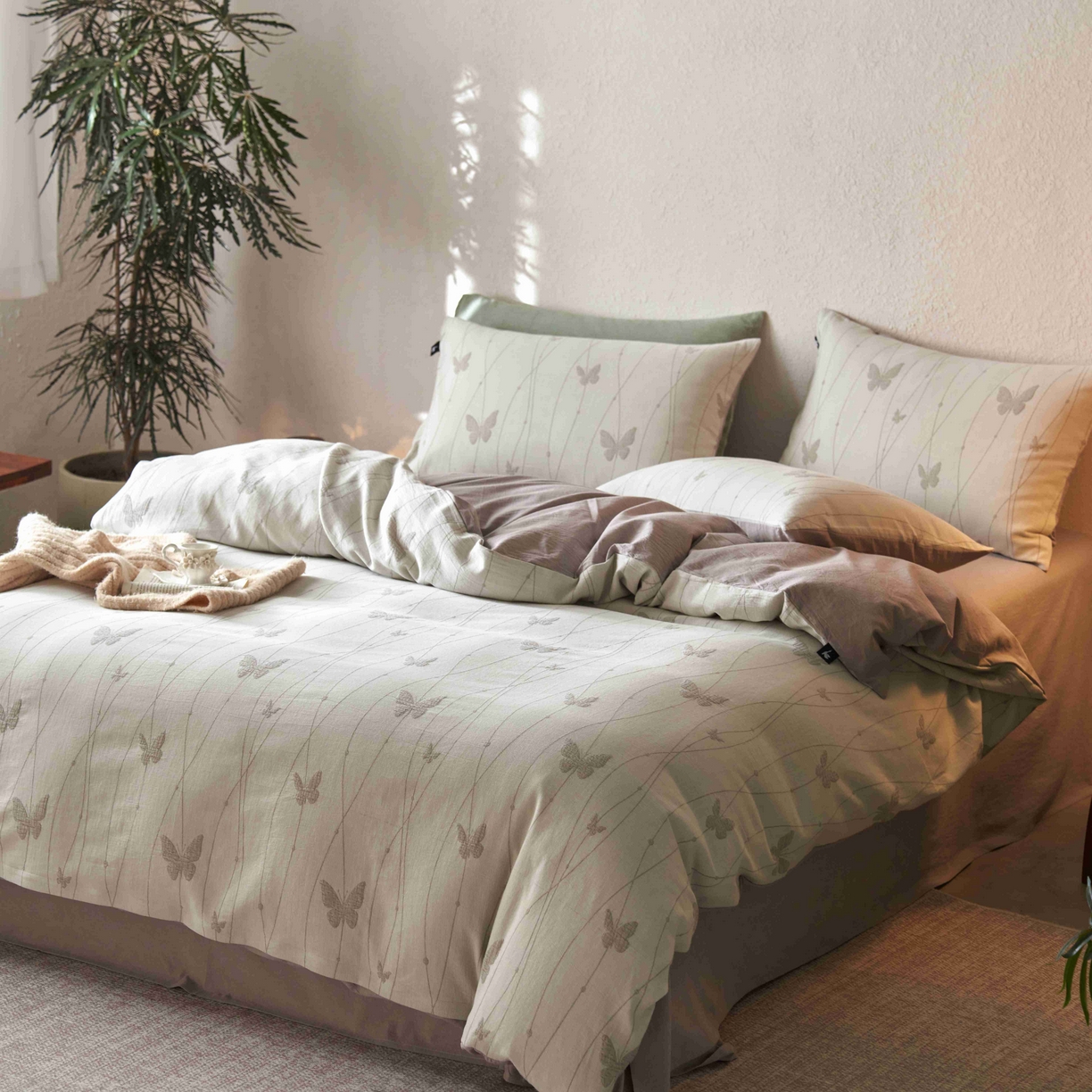 91家纺网 家纺一手货源 找家纺 安莱生活 2025新款60s双层纱色织大提花蝶舞翩翩四件套系列 蝶舞翩翩-银灰