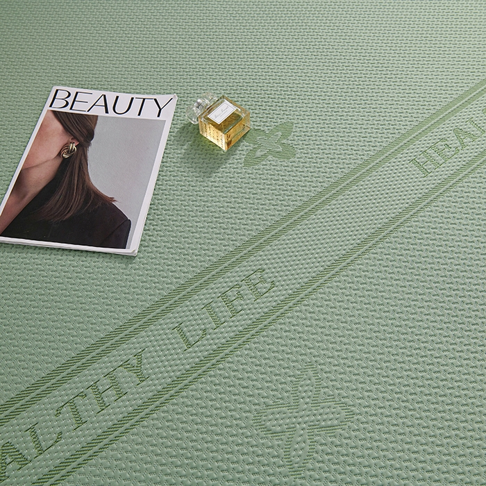 91家纺网 家纺一手货源 找家纺 青雅席业 2025年新款7A抗菌母婴级纯乙纶PE刺绣凉感丝豆豆席床笠款 四叶花-水绿