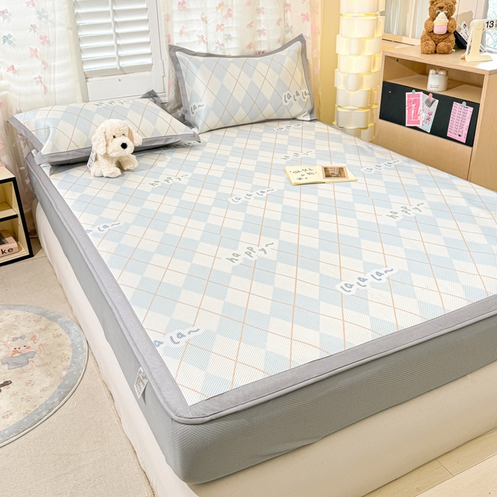 91家纺网 家纺一手货源 找家纺 2025新款小清新数码印花床笠款冰藤席 床笠方阔天气