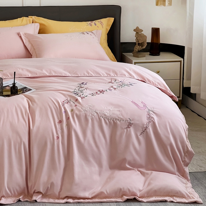 91家纺网 家纺一手货源 找家纺 梵克保罗 2025新款直播热卖长绒棉刺绣花边四件套-莉薇系列 莉薇-玫瑰粉