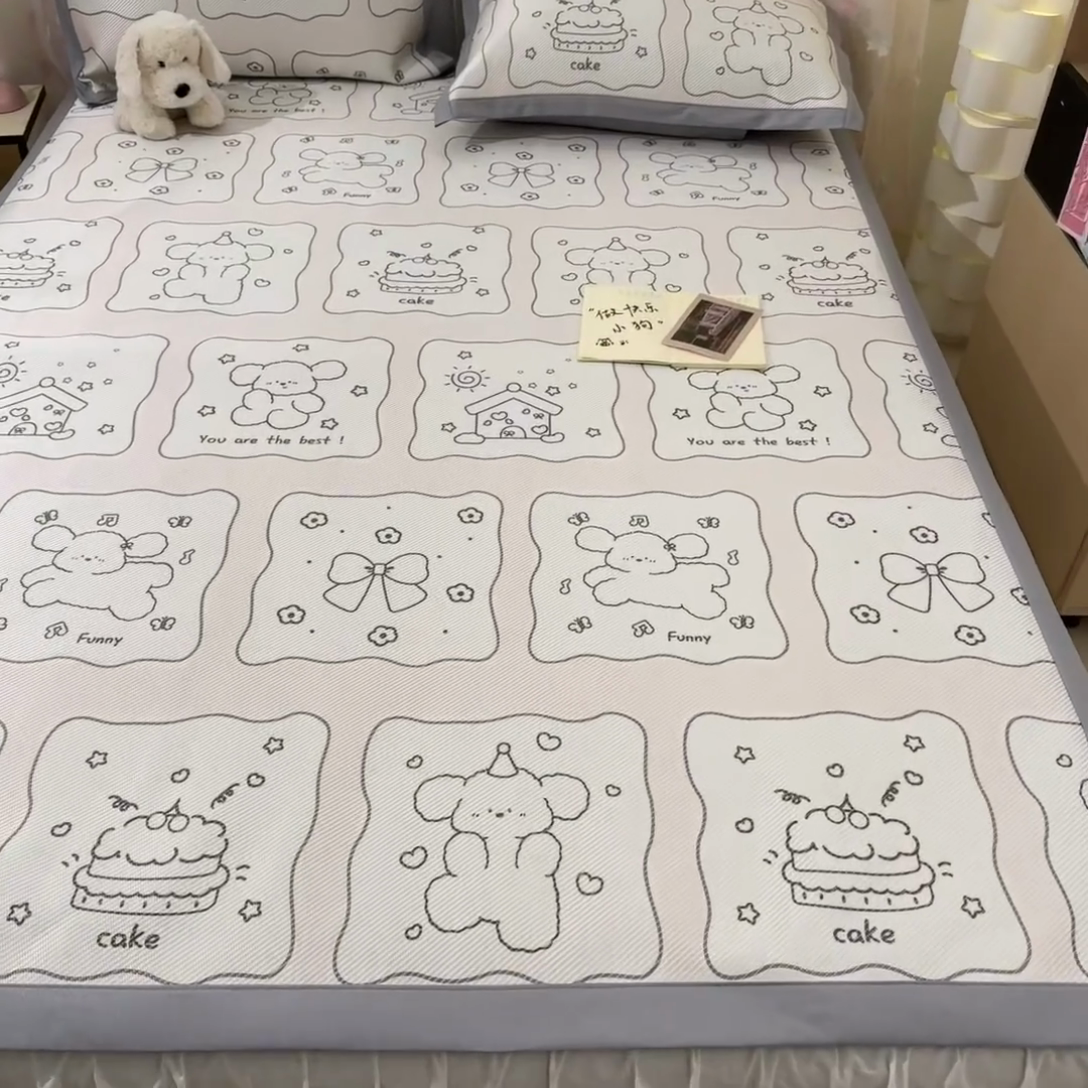 91家纺网 家纺一手货源 找家纺 2025新款小清新数码印花床笠款冰藤席 床笠狗仔甜蜜