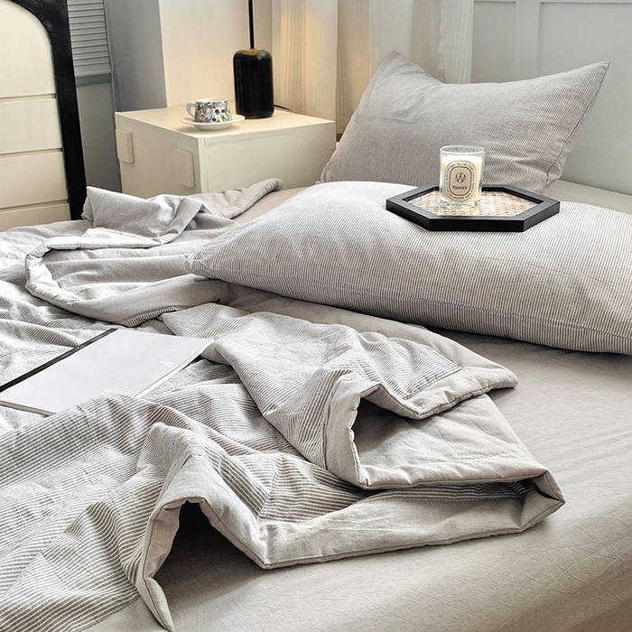 91家纺网 家纺一手货源 找家纺 水洗的故事 2025新款全棉色织水洗棉夏被&四件套 密条灰