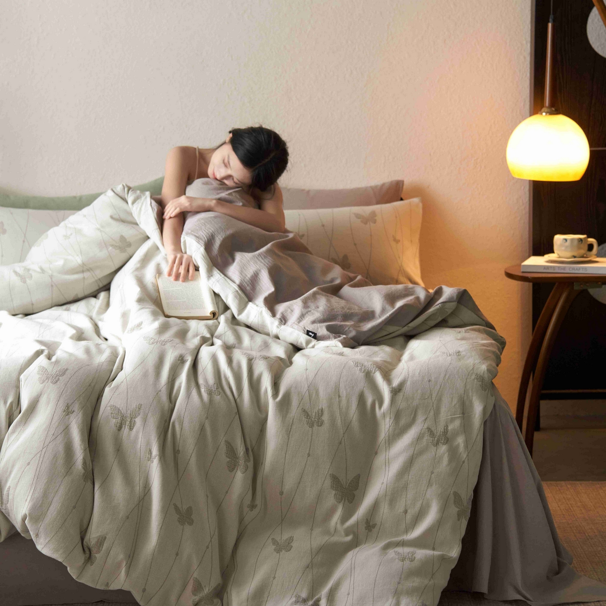 91家纺网 家纺一手货源 找家纺 安莱生活 2025新款60s双层纱色织大提花蝶舞翩翩四件套系列 蝶舞翩翩-银灰